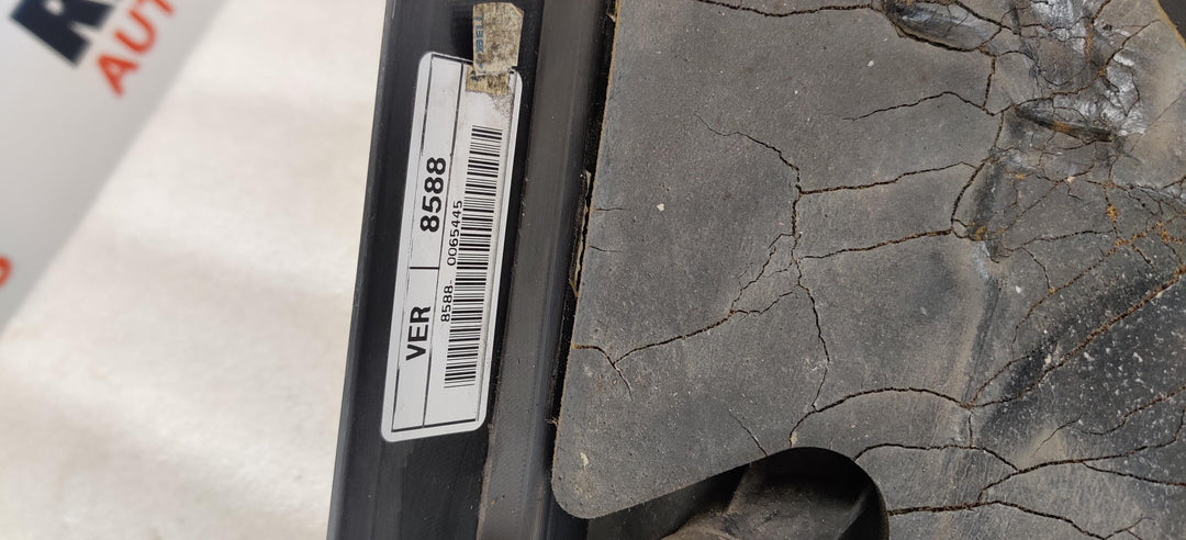 2006 -
  2013
  Holden
  Commodore
  VE
  Engine Cover
  92180623