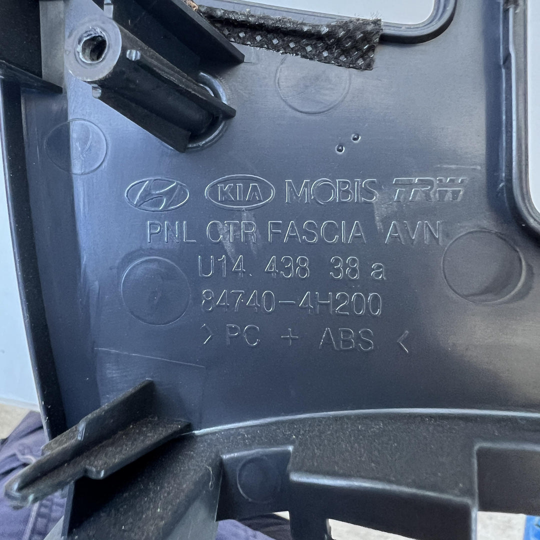 2007 -
  2021
  Hyundai
  iLoad
  Cargo
  Stereo Facia
  847404H200