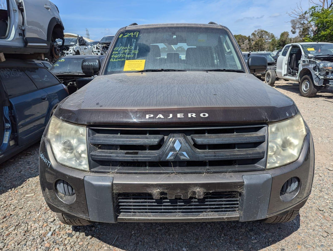 2010 Mitsubishi Pajero - Engine PN: 4M41