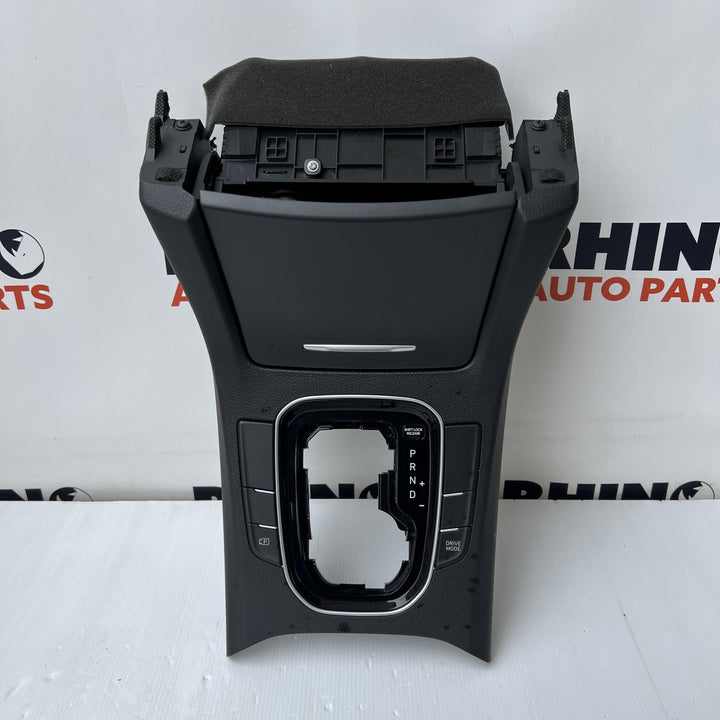 2017 -
  2025
  Hyundai
  i30
  Elite
  Shifter Surround
