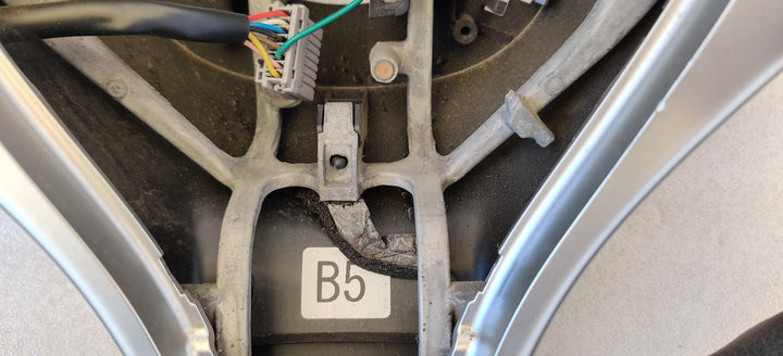 2016 -
  2021
  Nissan
  Navara
  
  Steering Wheel
  8806UL220380