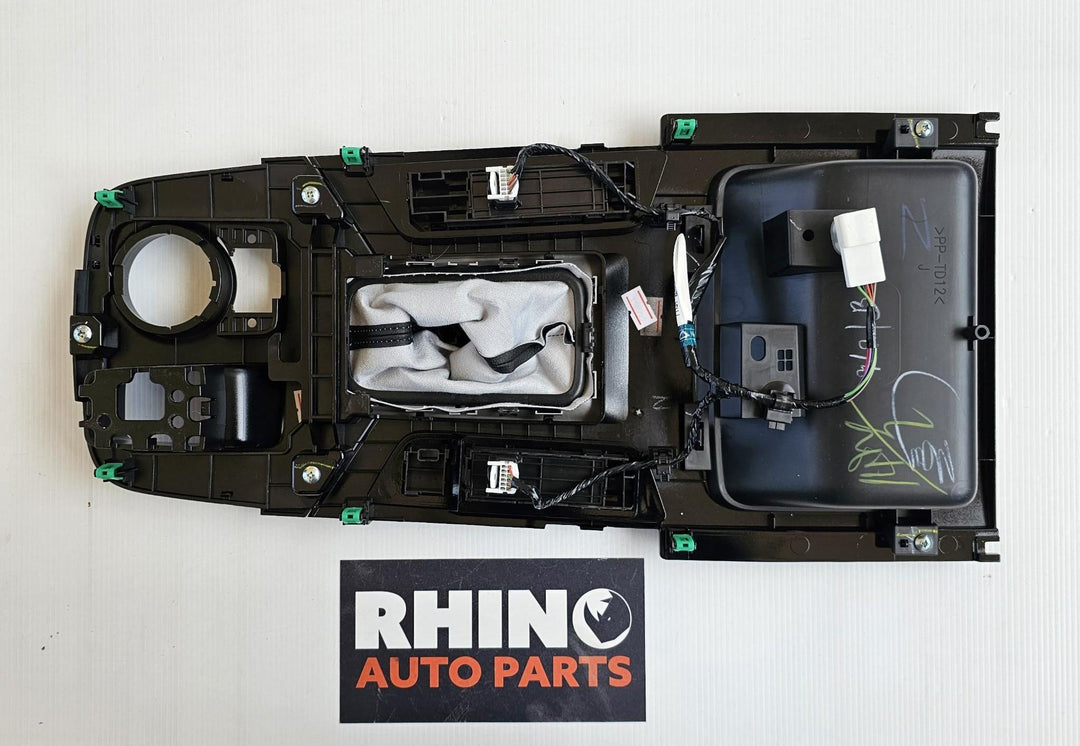 2022 Isuzu MU-X - Shifter Surround