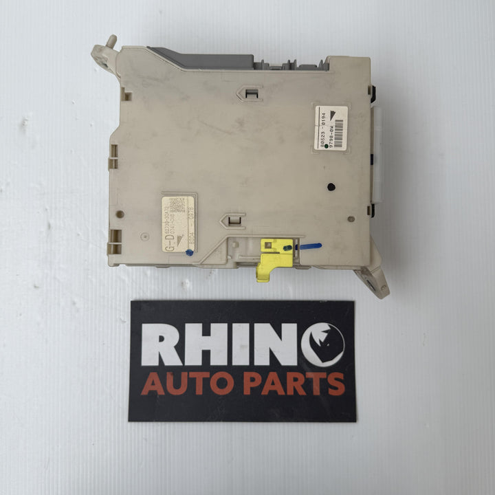 -
  
  Lexus
  GS300
  
  Interior Fuse Box
  8273030A72