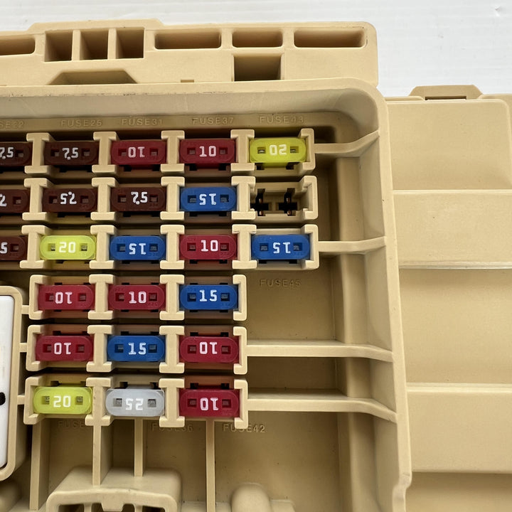 2017 -
  2025
  Hyundai
  i30
  Elite
  Interior Fuse Box
  G3510220223481