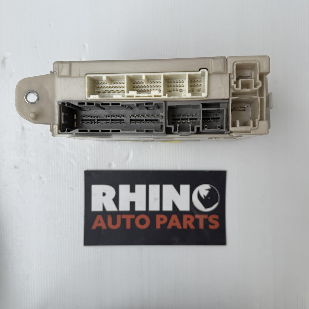 -
  
  Lexus
  GS300
  
  Interior Fuse Box
  8273030283