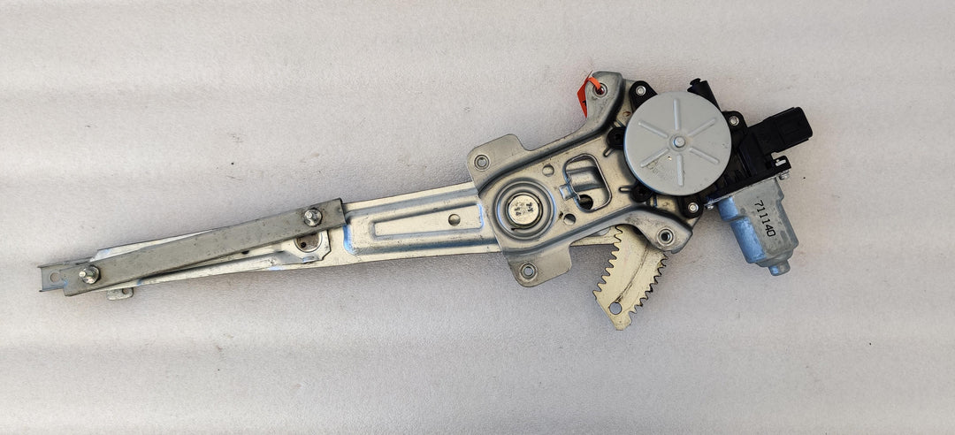 2007 -
  2017
  Mitsubishi
  Lancer
  Black Edition
  Right Front Window Regulator/Motor
  5713A086