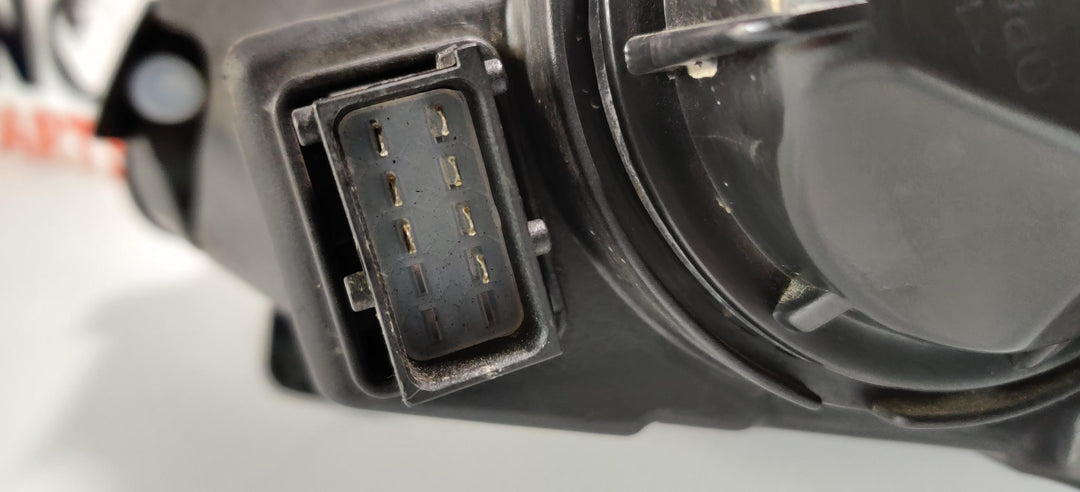 2006 -
  2010
  Holden
  Commodore
  VE
  Right Headlight
  TYC20B599