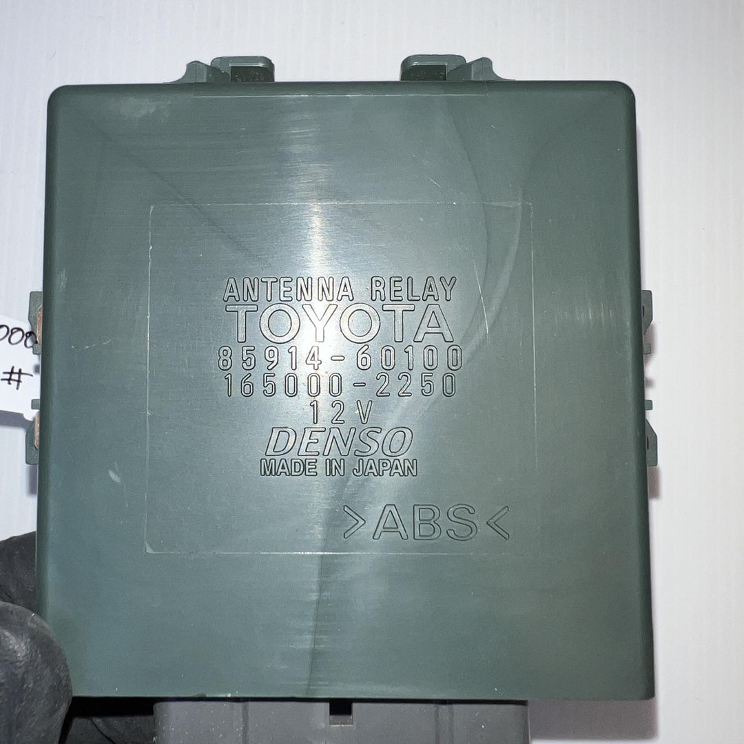 2000 Toyota Land Cruiser Prado - Antenna Control Module