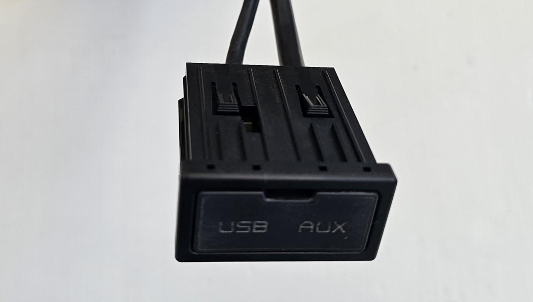 2022 Isuzu MU-X - USB Charger Port