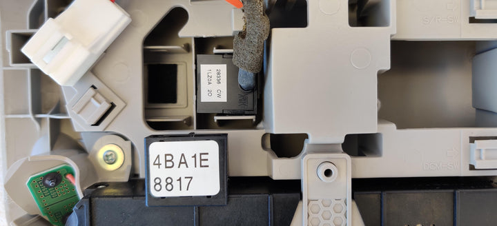 2015 -
  2025
  Nissan
  Navara
  
  Courtesy Light
  264304JA1D