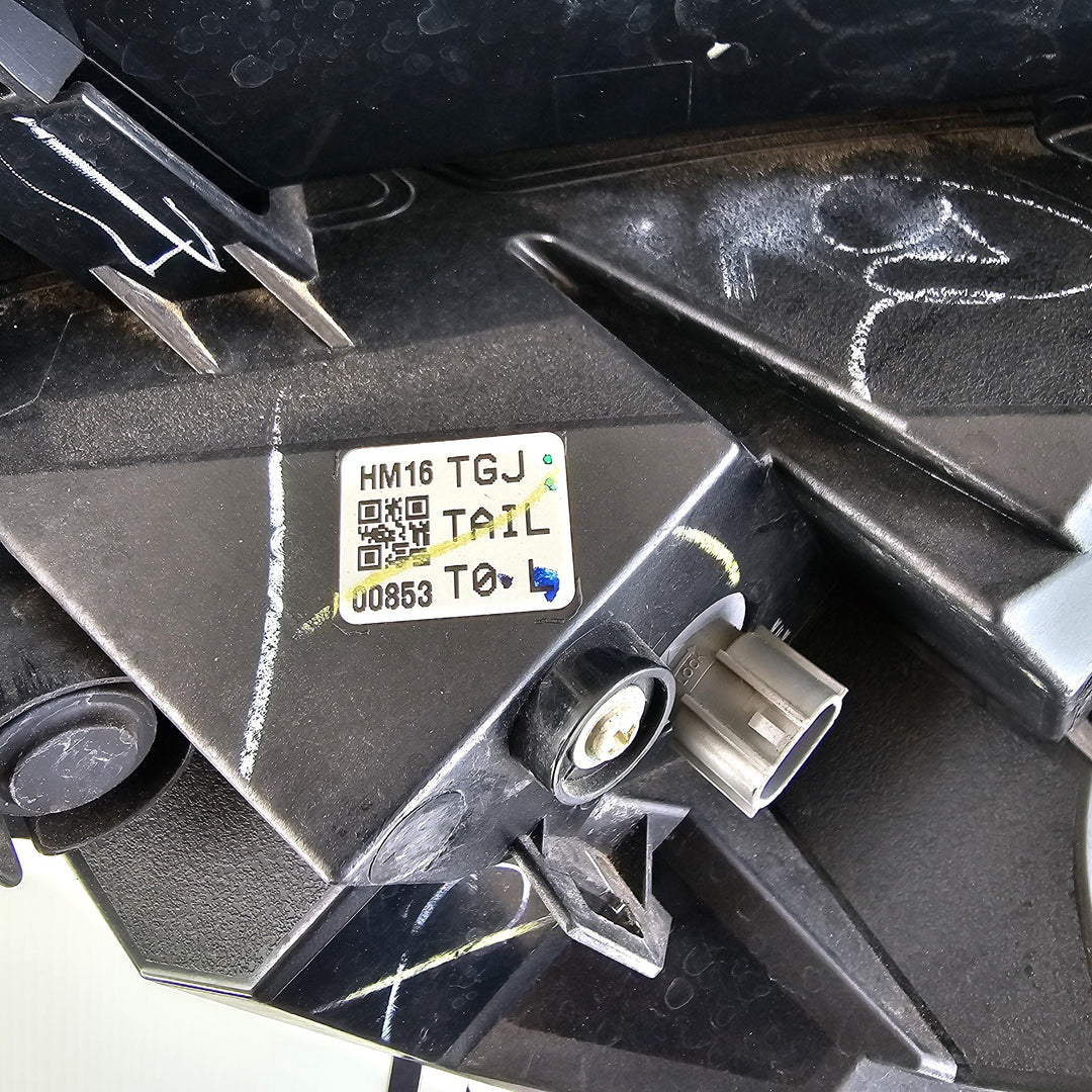 2017 -
  2021
  Honda
  Civic
  VTiLX
  Left Taillight