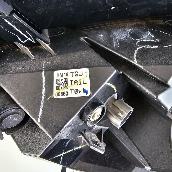 2017 -
  2021
  Honda
  Civic
  VTiLX
  Left Taillight