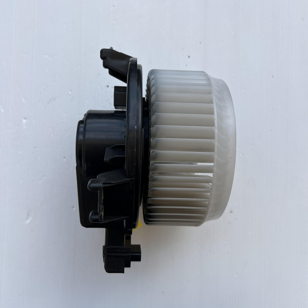 2007 -
  2013
  Toyota
  Corolla
  
  Blower Motor
  2727005141