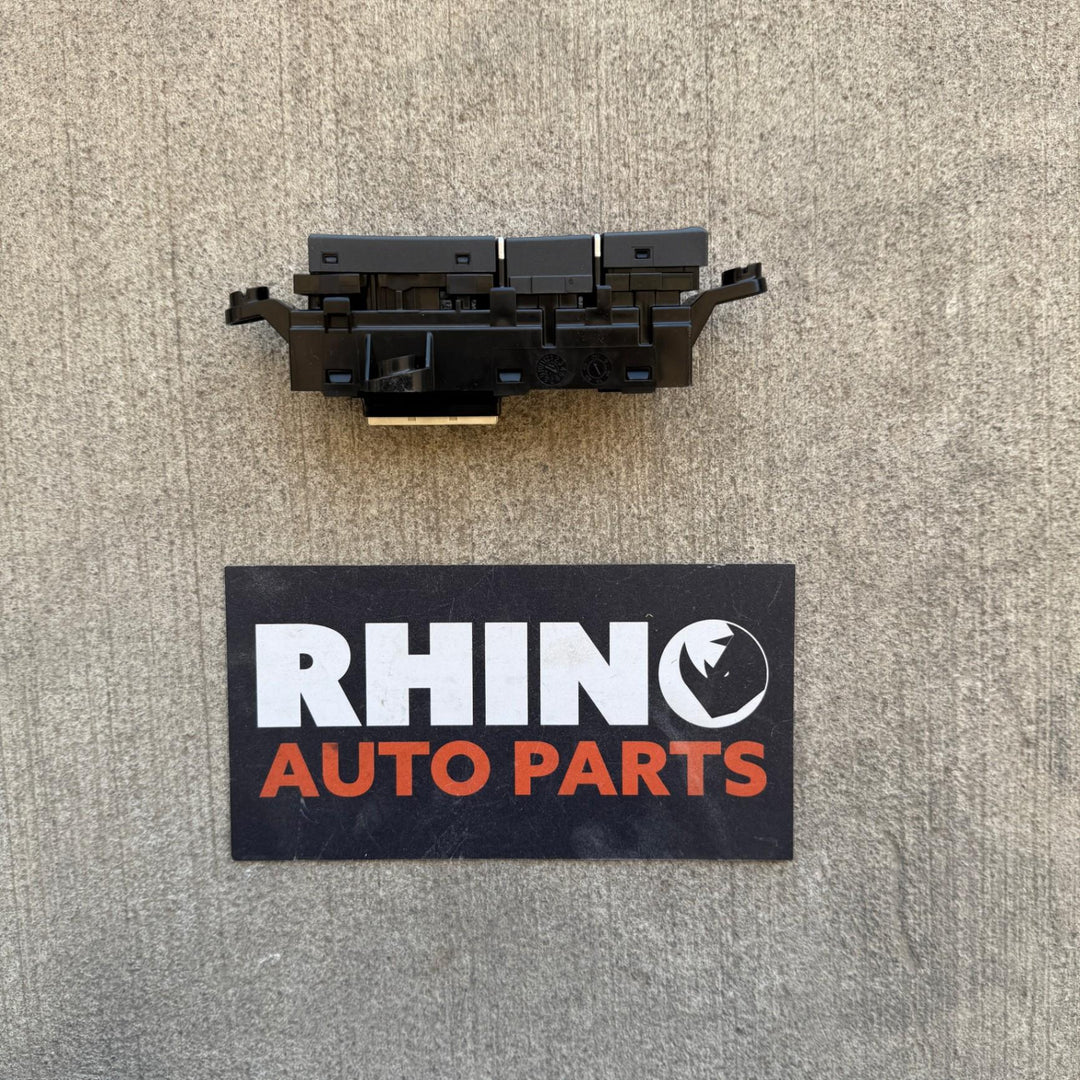 2023 Hyundai i30 - Seat Switch PN: 93300G3980