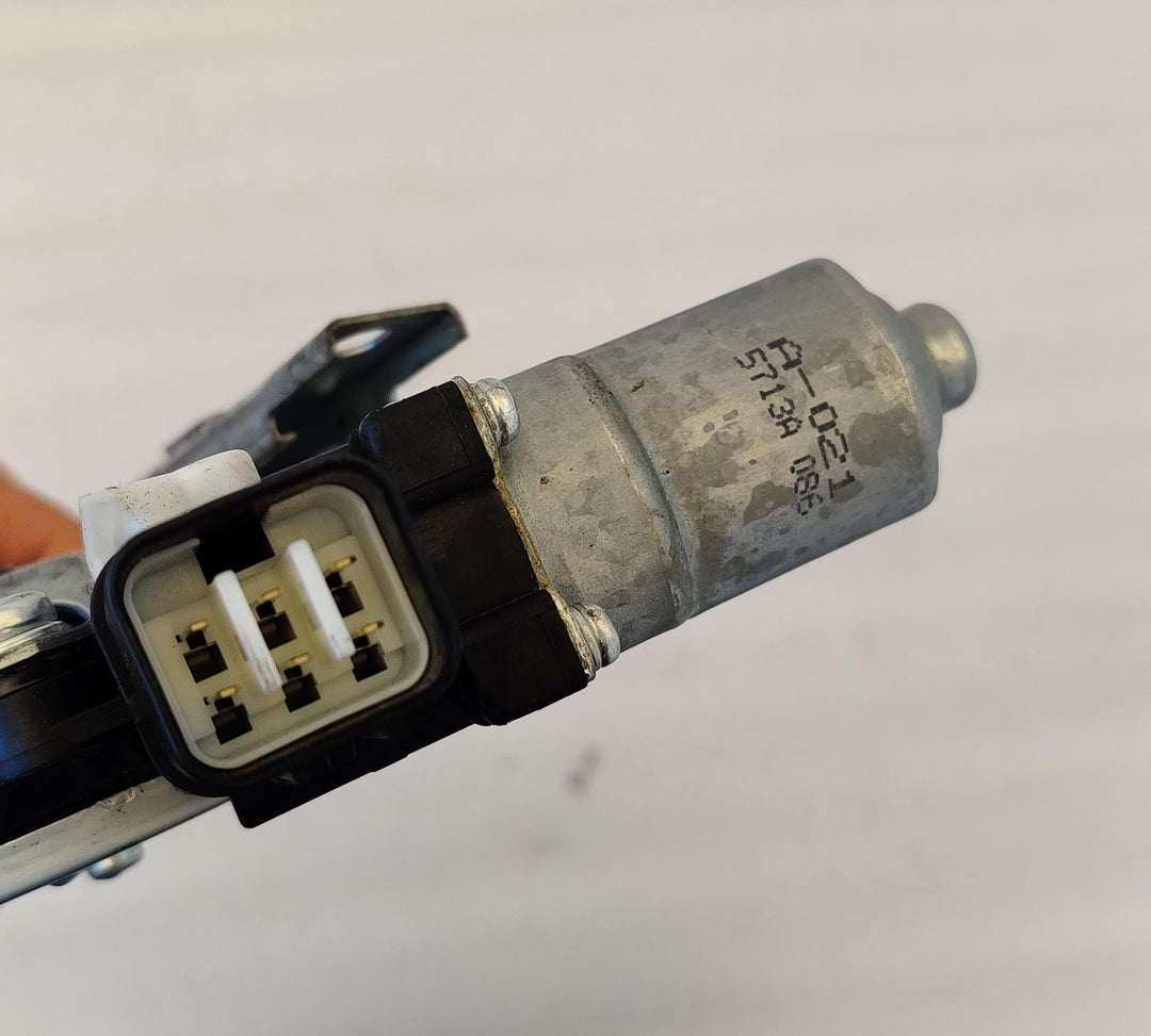 2007 -
  2017
  Mitsubishi
  Lancer
  Black Edition
  Right Front Window Regulator/Motor
  5713A086