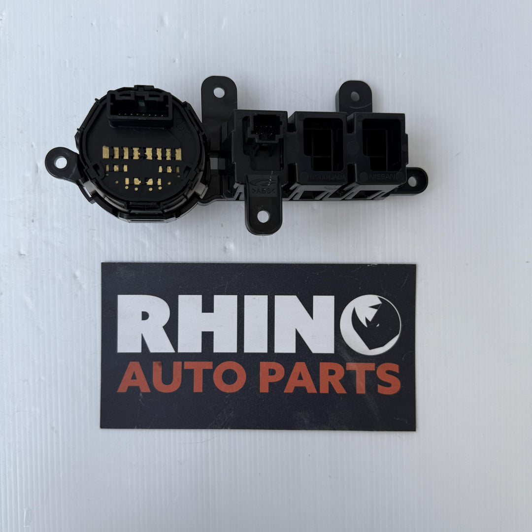 2015 -
  2021
  Nissan
  Navara
  ST
  4WD Engagement Switch