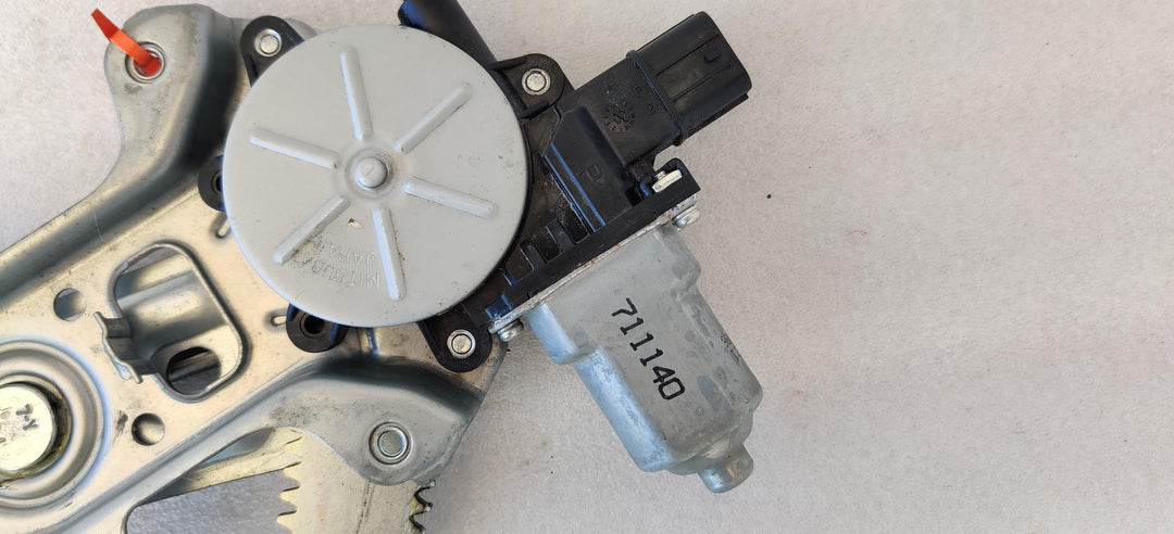 2007 -
  2017
  Mitsubishi
  Lancer
  Black Edition
  Right Front Window Regulator/Motor
  5713A086