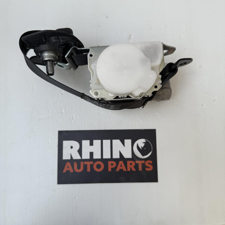 -
  
  Toyota
  Corolla
  Hybrid
  Left Rear Seat Belt
  7BB300P