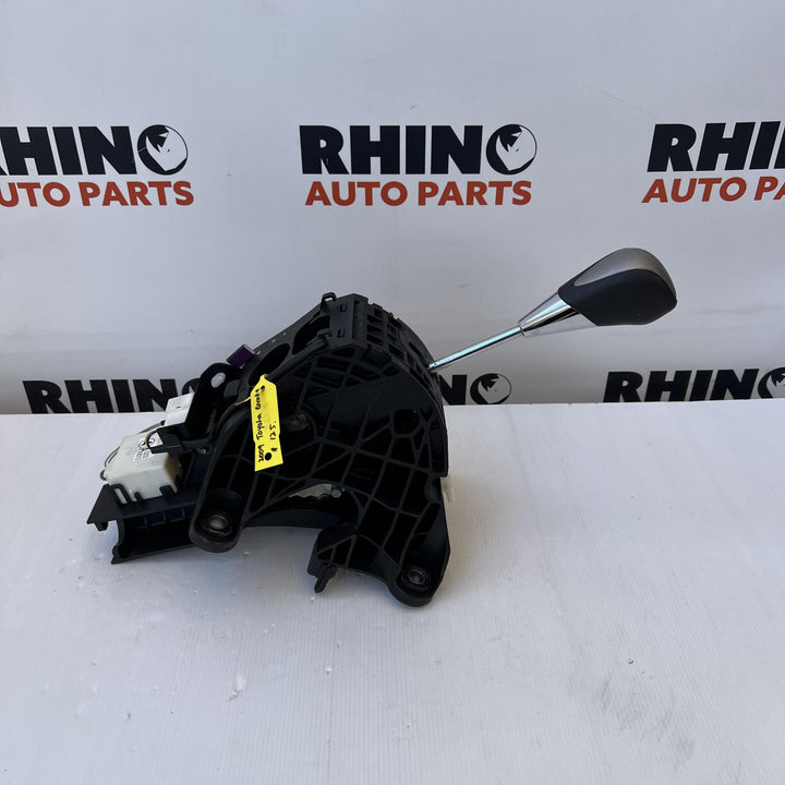 2007 - 2013 Toyota Corolla Auto Gear Stick/Shifter 02039012