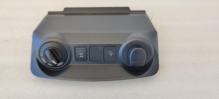 2015 -
  2025
  Nissan
  Navara
  
  4WD Engagement Switch
  682464JA0A