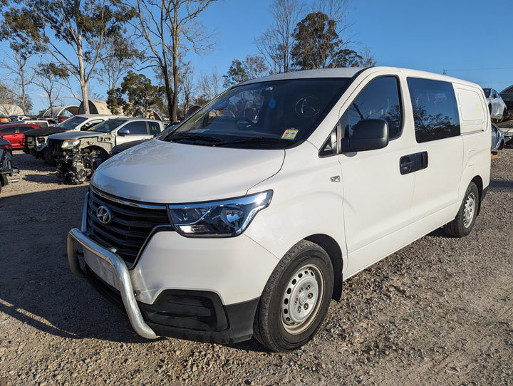2007 -
  2021
  Hyundai
  iLoad
  Cargo
  Courtesy Light