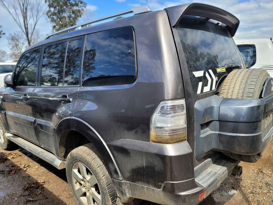 2006 -
  2018
  Mitsubishi
  Pajero
  GLX
  Left Door Mirror