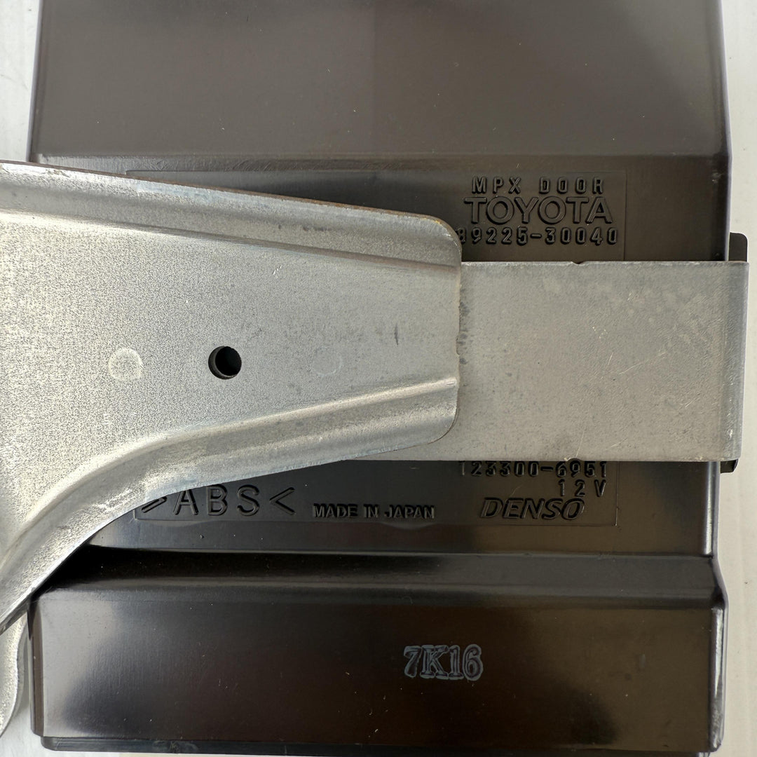 -
  
  Lexus
  GS300
  
  Left Rear Door Control Module
  8922530040