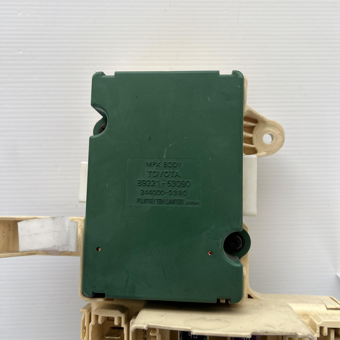 2004 Lexus IS200 E10 - Interior Fuse Box