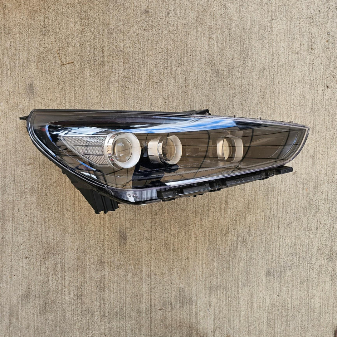 2023 Hyundai i30 - Right Headlight PN: 92190G3200