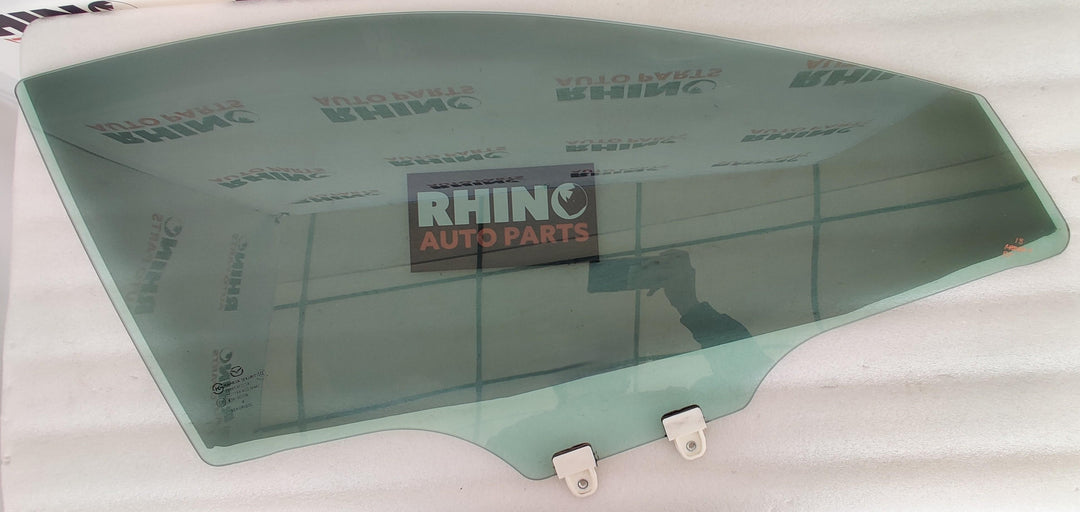 2015 -
  2015
  Mazda
  Mazda3
  Maxx
  Right Front Door Glass