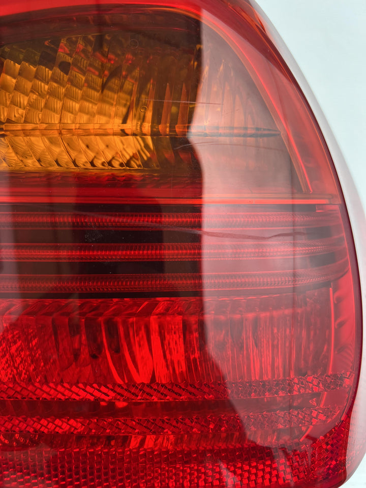 2006 3-series - Right Taillight