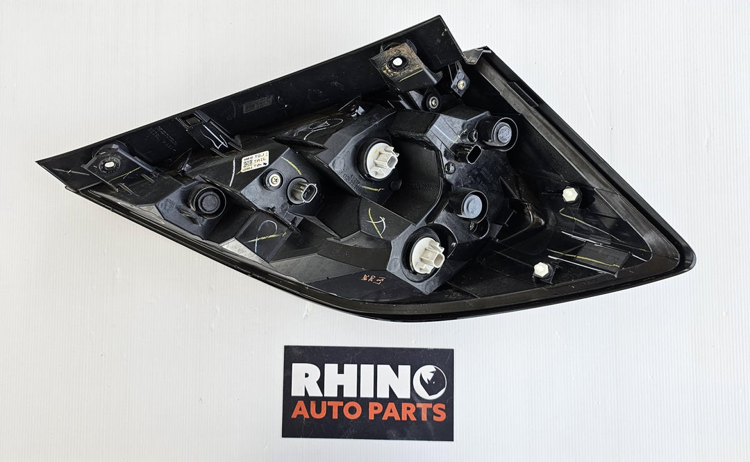 2017 -
  2021
  Honda
  Civic
  VTiLX
  Left Taillight