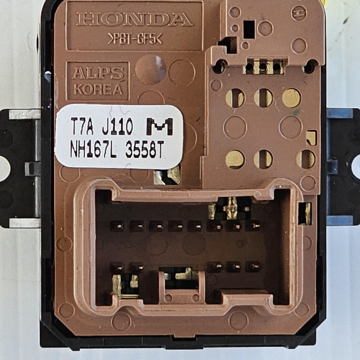 2016 -
  2021
  Honda
  Civic
  VTiLX
  Mirror Adjuster Switch
  T7AJ110M