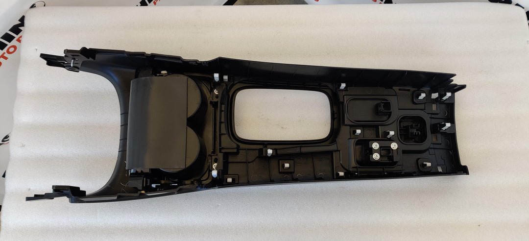 2017 -
  2021
  Mitsubishi
  Outlander
  Black Edition
  Centre Console