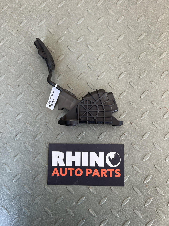2016 Toyota Hiace V H200 - Accelerator Pedal