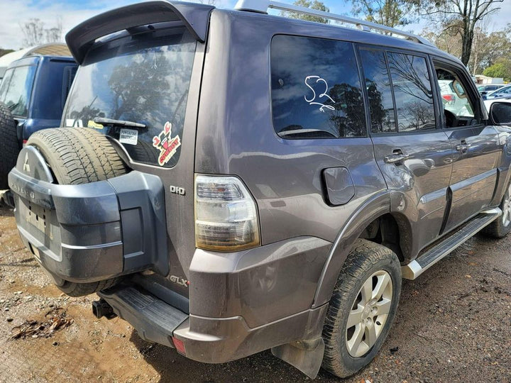 2006 -
  2018
  Mitsubishi
  Pajero
  GLX
  Left Door Mirror