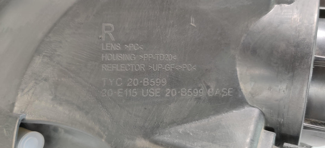 2006 -
  2010
  Holden
  Commodore
  VE
  Right Headlight
  TYC20B599