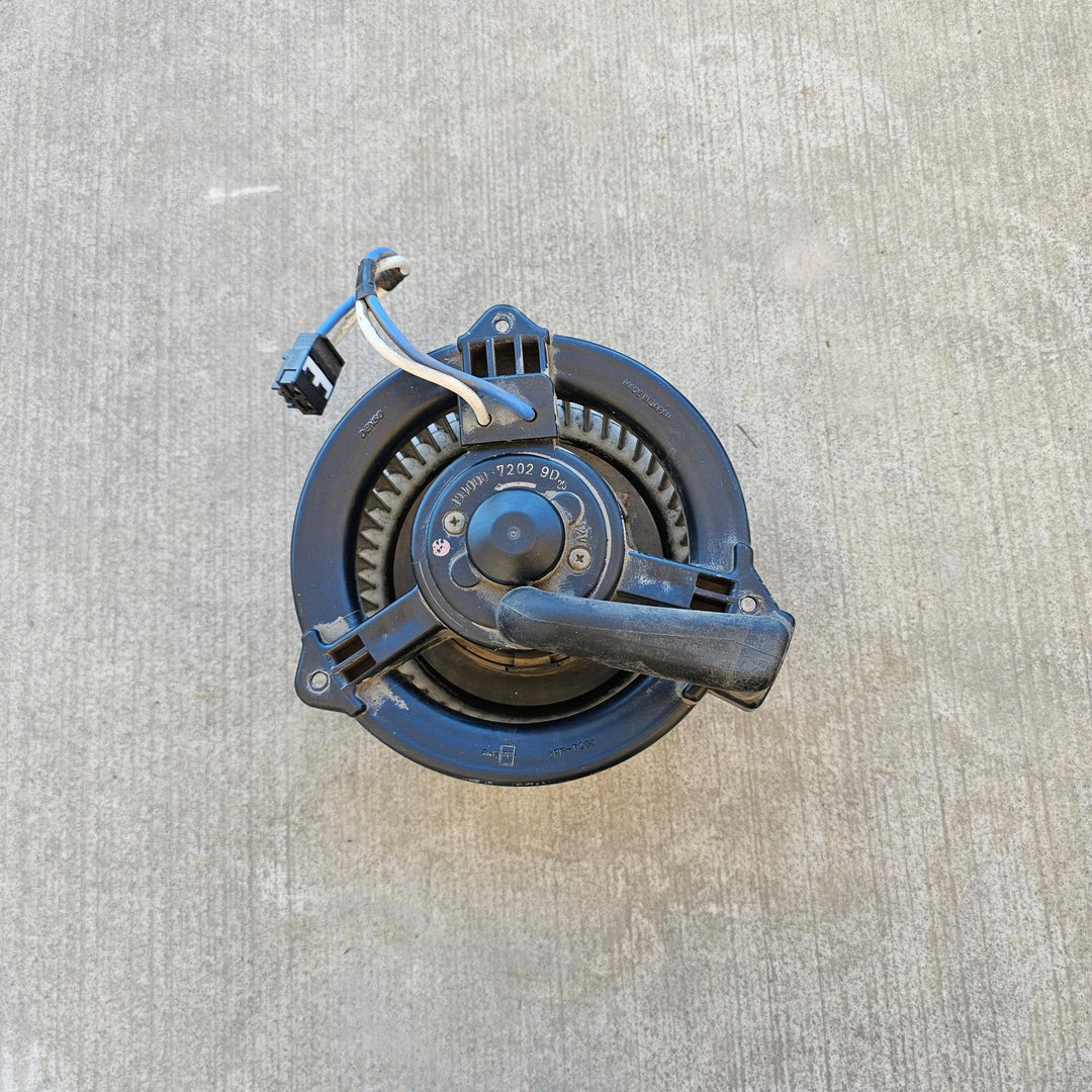 Jan 1998 to Oct 2007- Toyota Land Cruiser 100 Series- Heater Fan Motor- Front