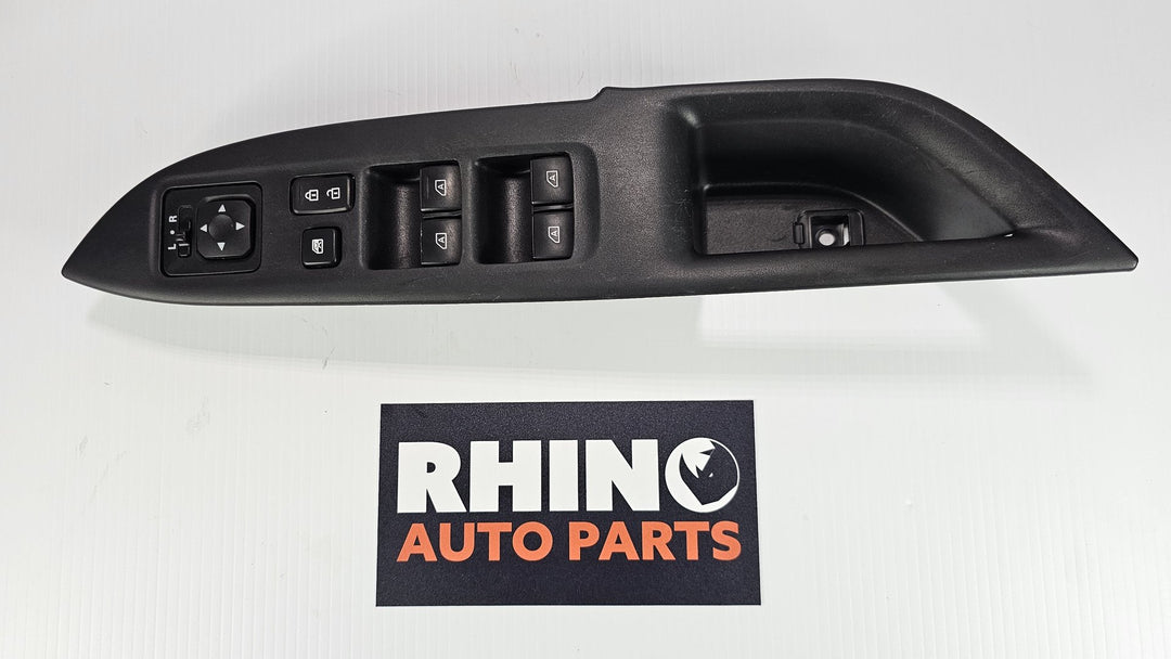 2020 Mitsubishi Outlander III ZL Black Edition 2.4 Petrol Automatic CVT - Power Window Switch 8608A416