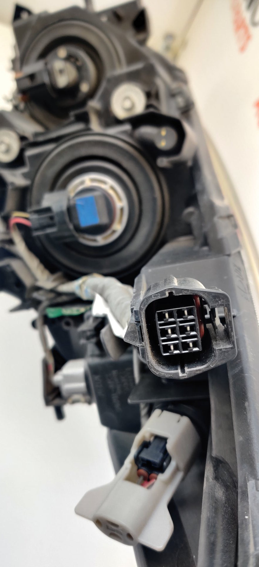 2011 Mazda Mazda3 Right Headlight