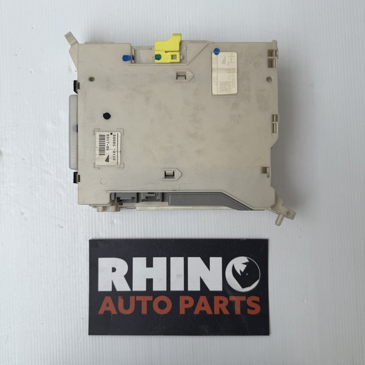 2005-2011 Lexus GS300 Interior Fuse Box 8273030283