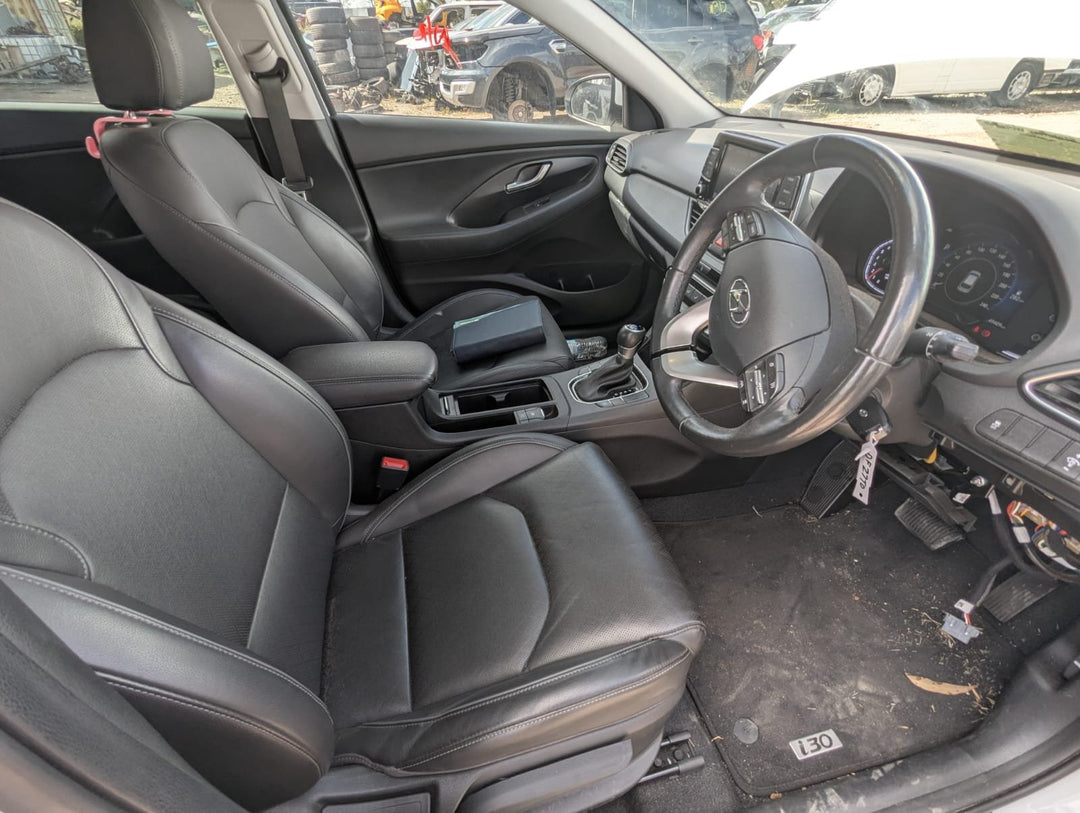 Mar 2017 to Dec 2023 - Hyundai i30 PD N Line Hatchback VIN KMHH - Left Headlight - W/ Halogen Type