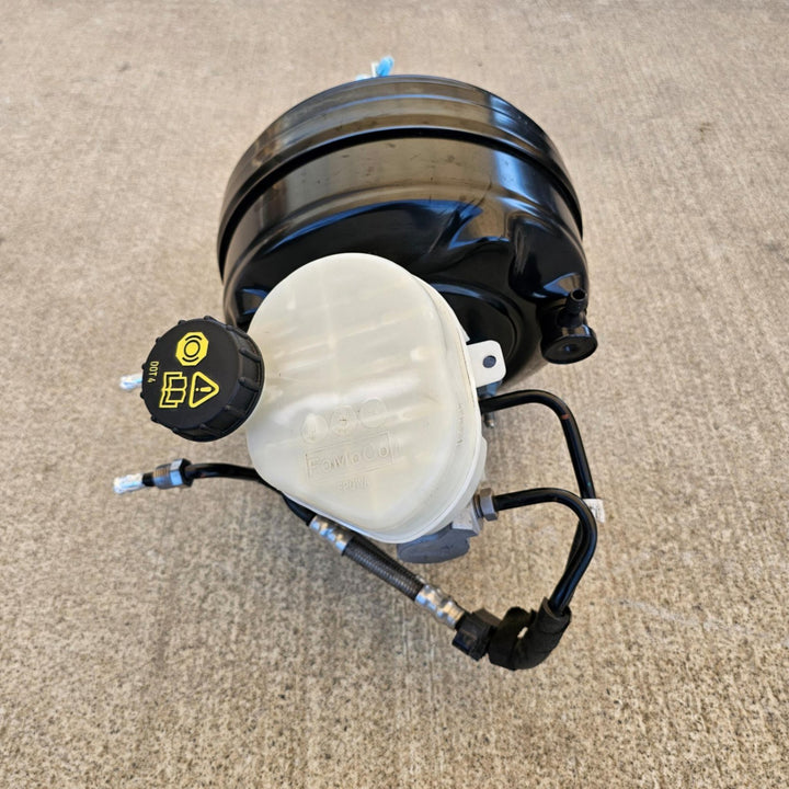 2017 Ford Mustang FM 1FA6P8CF3H5324410 - Brake Booster PN: GR3C2B195SC