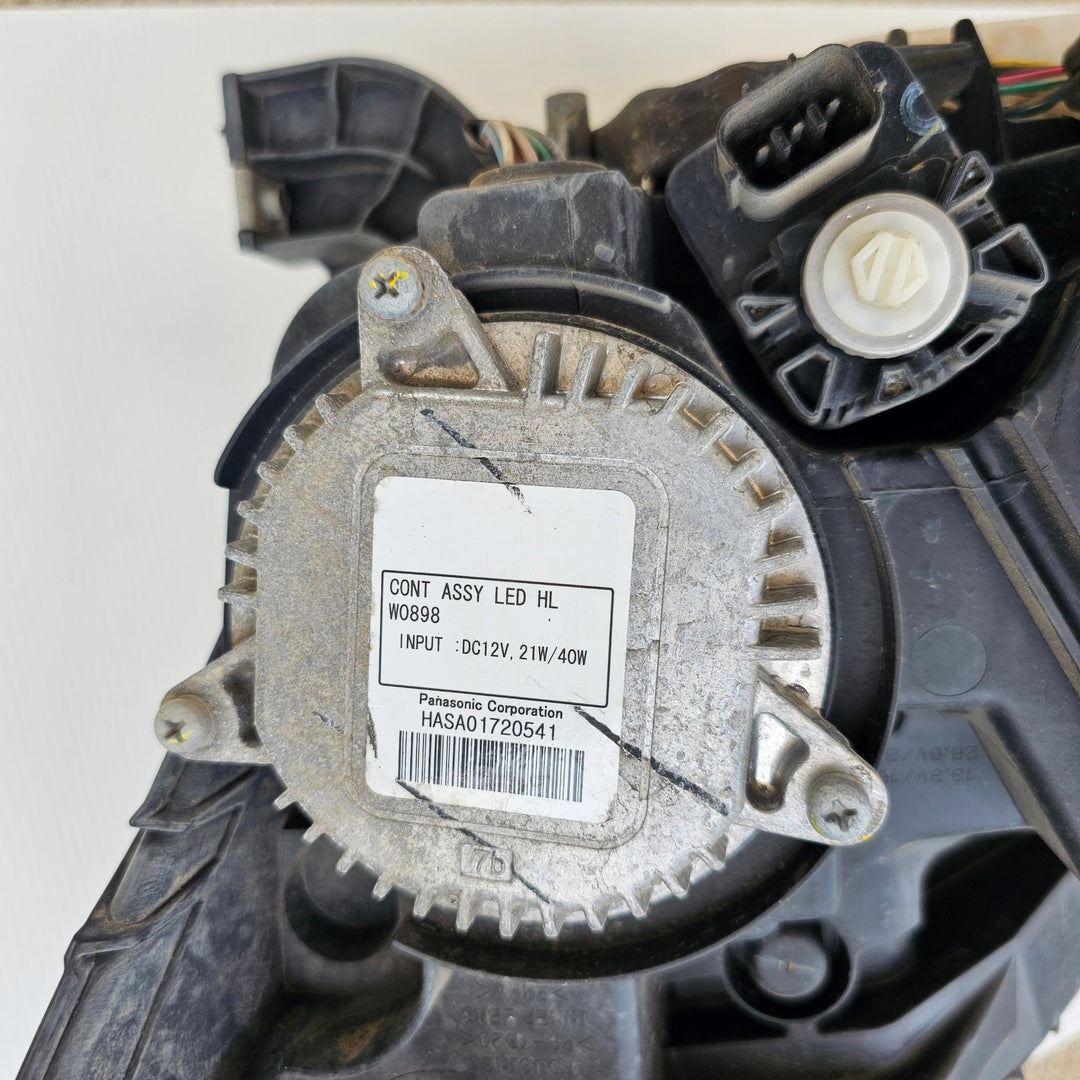 2020 Nissan NP300 Navara - Right Headlight PN: HASA01720541