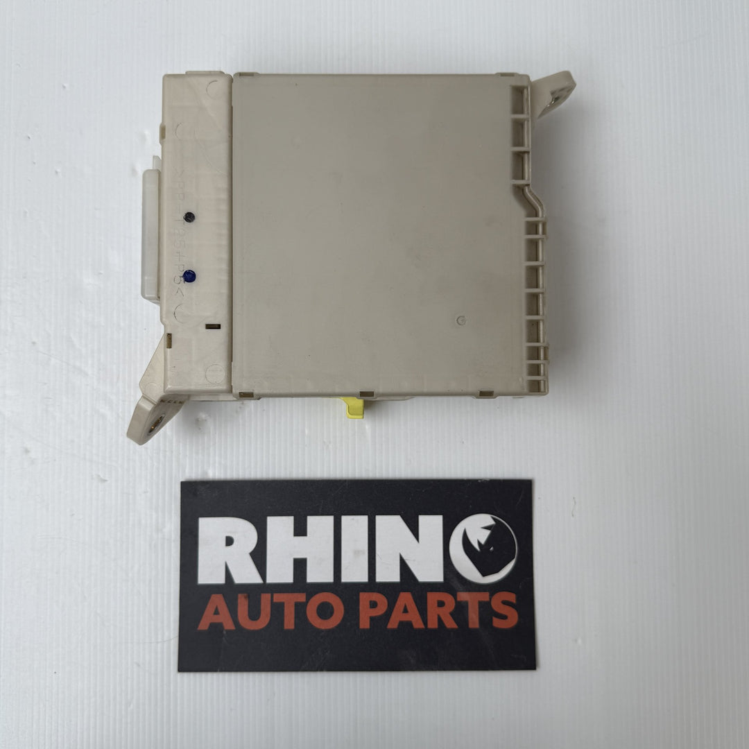 2005-2011 Lexus GS300 Interior Fuse Box 8273030283