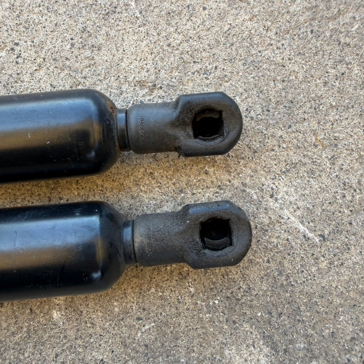 2021 Toyota Hiace - Hatch Strut