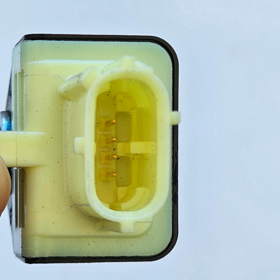 2021 Toyota Corolla MZEA12R - Airbag Sensor PN: 8983128040