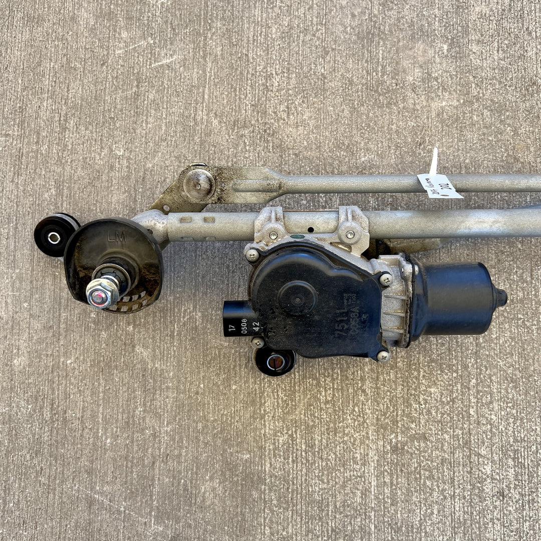 2017 Nissan Navara  ST 2.3 Diesel Automatic - Wiper Motor 7511C058A