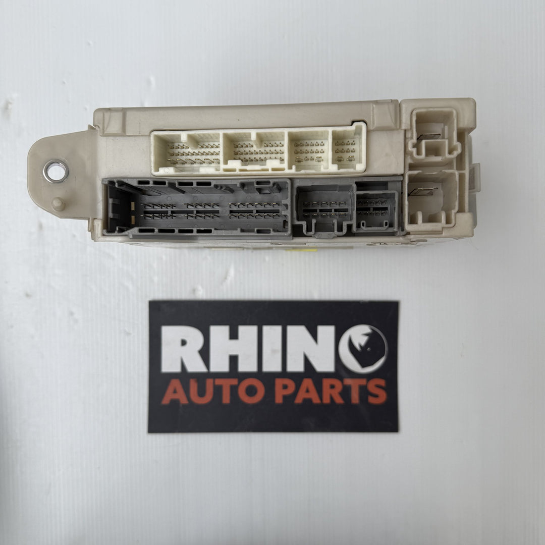 2005-2011 Lexus GS300 Fuse Box 8273030283