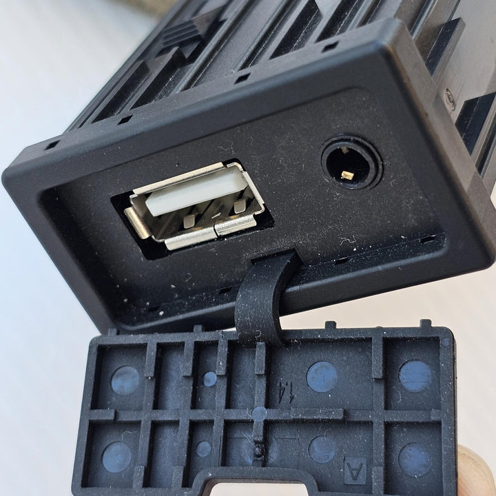 2023 Mazda BT-50 TF XT 3 Diesel  - USB/Auxiliary Port